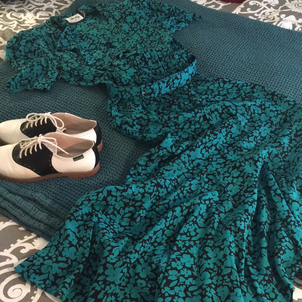 Secrets 80’s does 40’s belted dress ruffled v-neck teal floral small